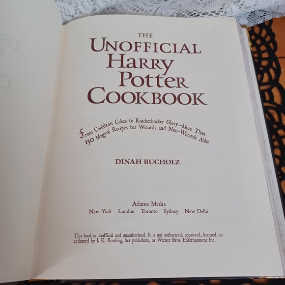NEW YORK TIMES BEST SELLER "THE UNOFFICIAL HARRY POTTER COOKBOOK" 150+ RECIPES - Picture 7 of 9